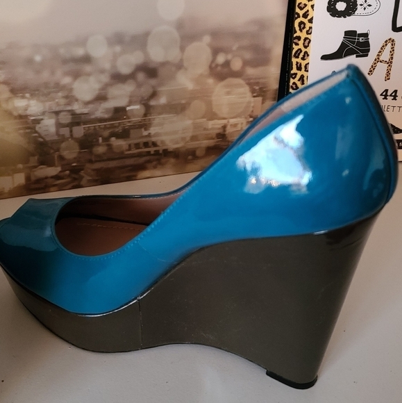 VINCE Camuto,  platform wedge sandals - Picture 4 of 4